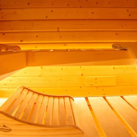 Wellness Mitten In Der Wasserfallstadt Triberg Triberg im Schwarzwald Exterior photo