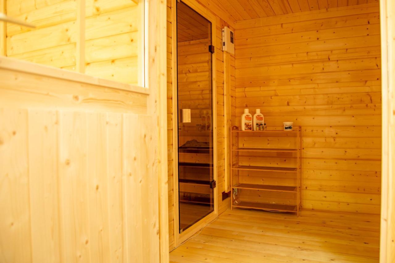 Wellness Mitten In Der Wasserfallstadt Triberg Triberg im Schwarzwald Exterior photo