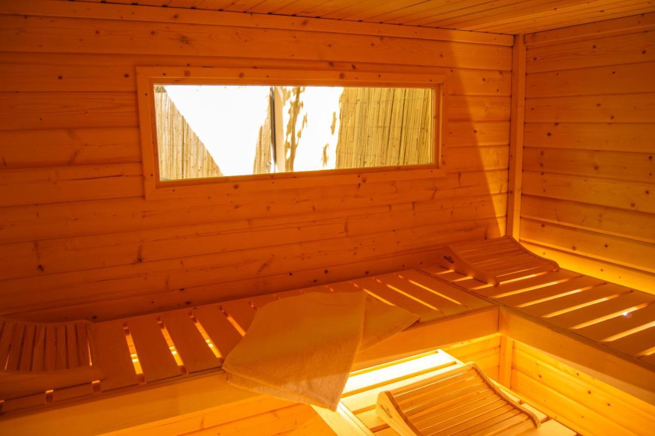 Wellness Mitten In Der Wasserfallstadt Triberg Triberg im Schwarzwald Exterior photo
