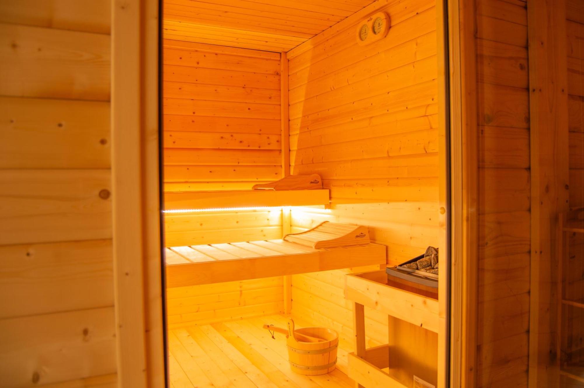 Wellness Mitten In Der Wasserfallstadt Triberg Triberg im Schwarzwald Exterior photo